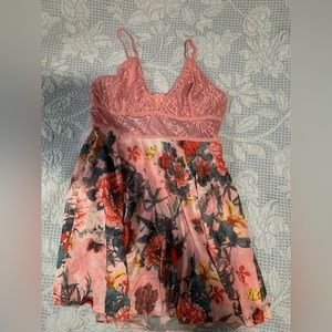 Size 1X pink flower print and well made lace